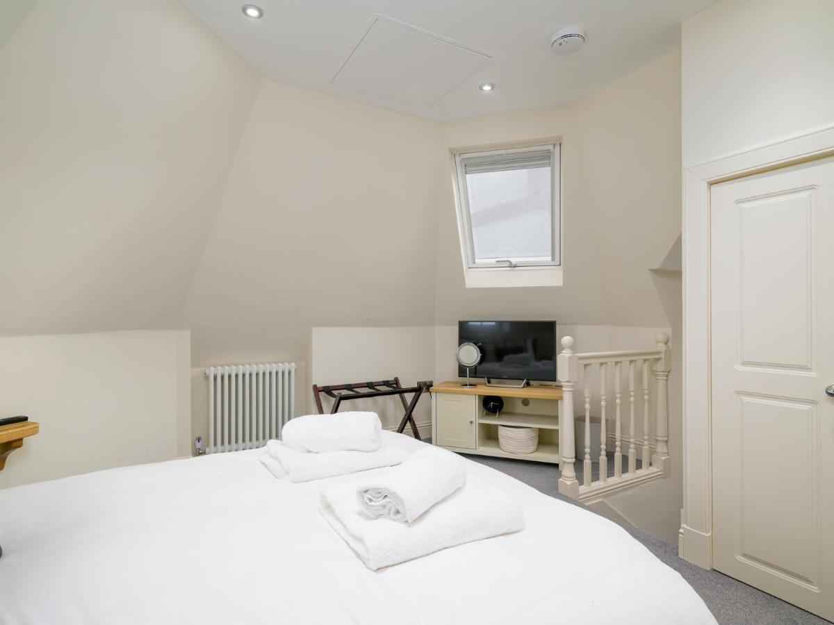 Pass The Keys Historic Ramsay Garden Apt With Balcony Views Edinburgh Luaran gambar