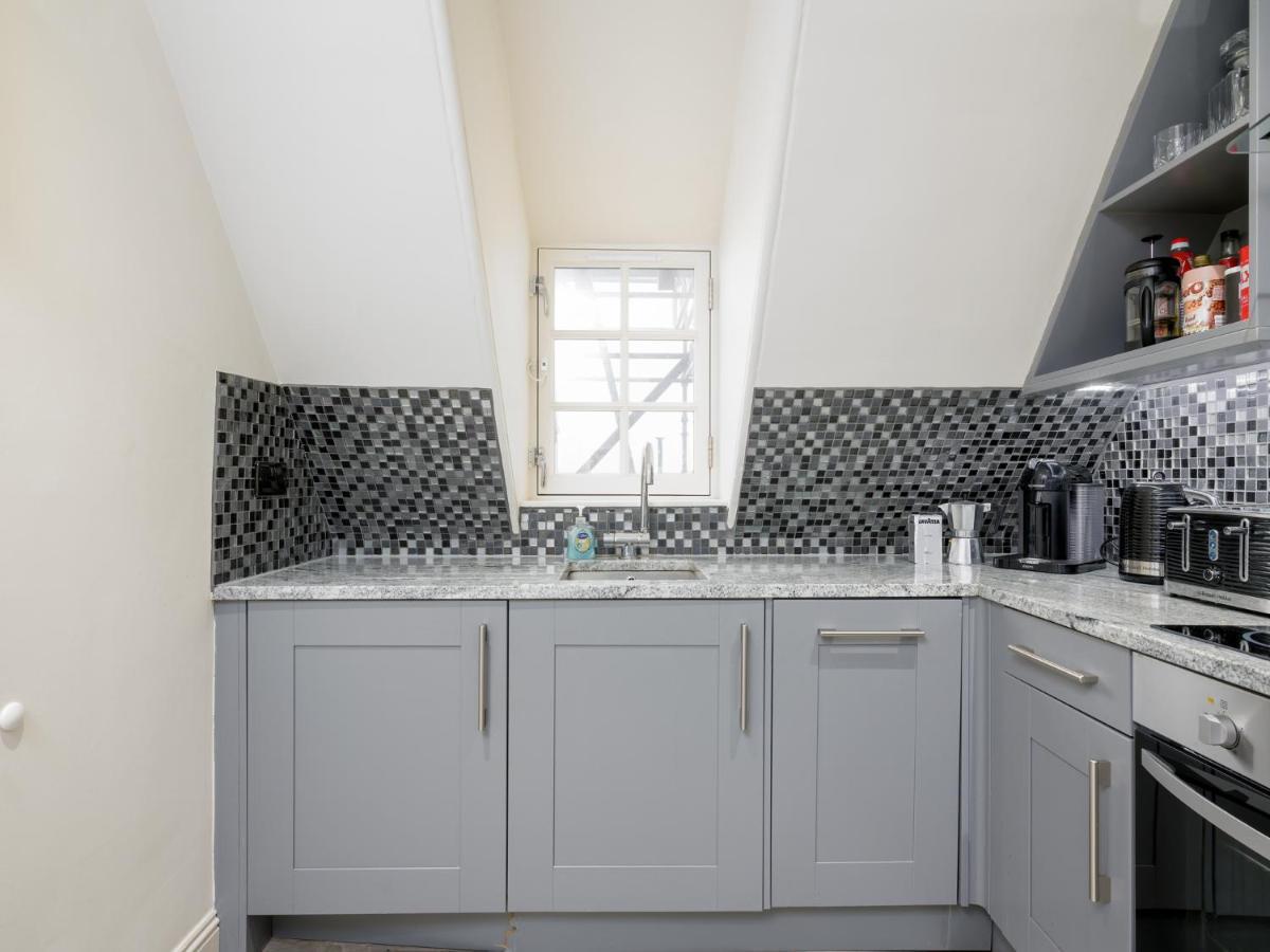 Pass The Keys Historic Ramsay Garden Apt With Balcony Views Edinburgh Luaran gambar