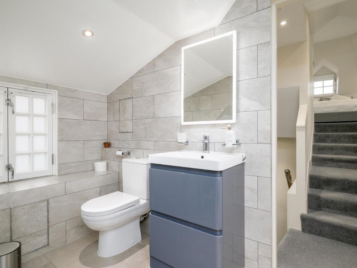 Pass The Keys Historic Ramsay Garden Apt With Balcony Views Edinburgh Luaran gambar