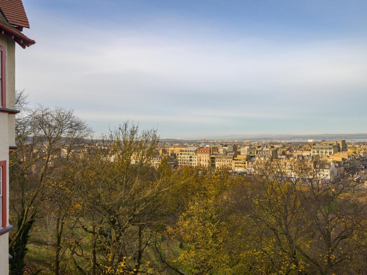 Pass The Keys Historic Ramsay Garden Apt With Balcony Views Edinburgh Luaran gambar