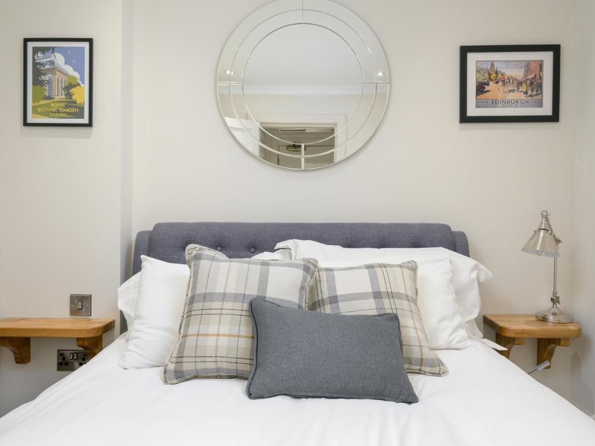 Pass The Keys Historic Ramsay Garden Apt With Balcony Views Edinburgh Luaran gambar