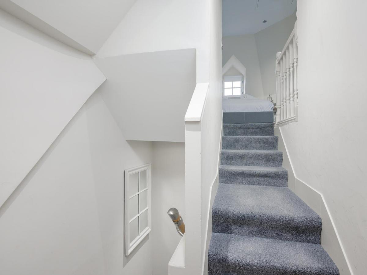 Pass The Keys Historic Ramsay Garden Apt With Balcony Views Edinburgh Luaran gambar