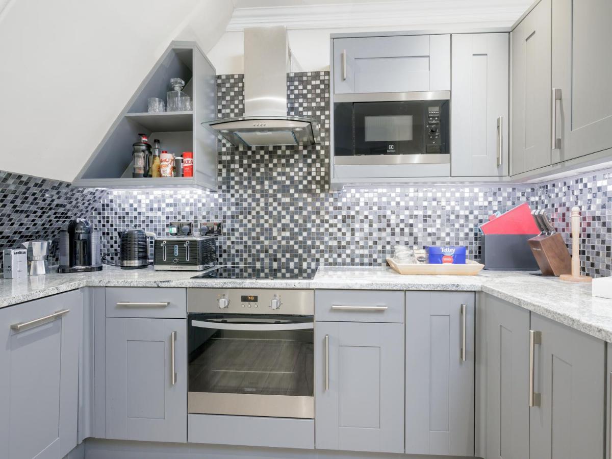 Pass The Keys Historic Ramsay Garden Apt With Balcony Views Edinburgh Luaran gambar