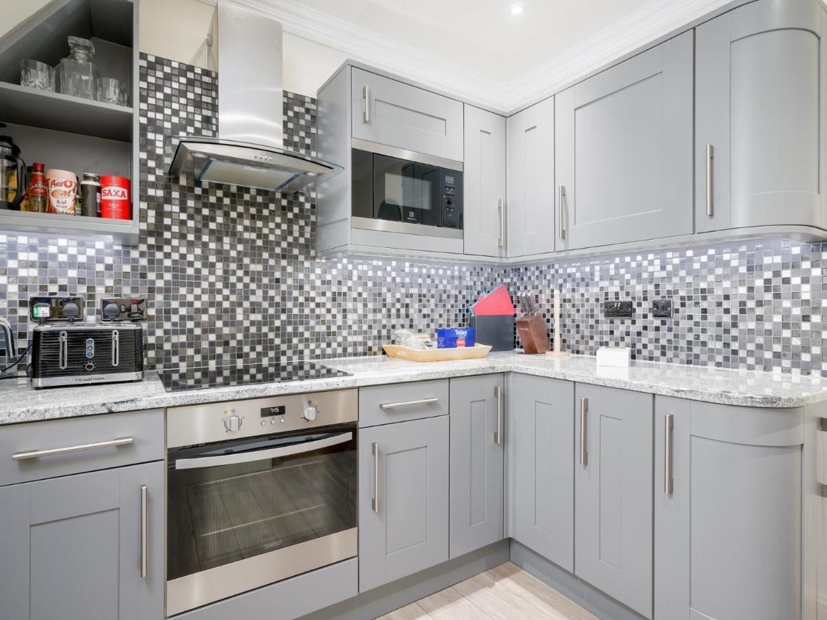 Pass The Keys Historic Ramsay Garden Apt With Balcony Views Edinburgh Luaran gambar