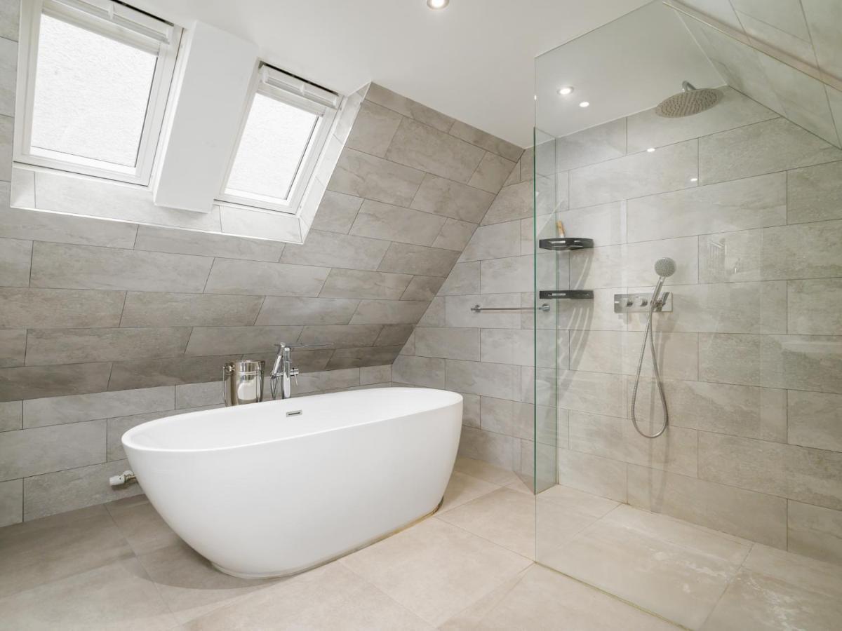 Pass The Keys Historic Ramsay Garden Apt With Balcony Views Edinburgh Luaran gambar
